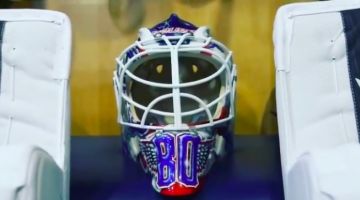 Spēcīgi! Mūsu NHL vārtsarga Merzļikina ķiveri jaunajā sezonā rotās veltījums Kivleniekam